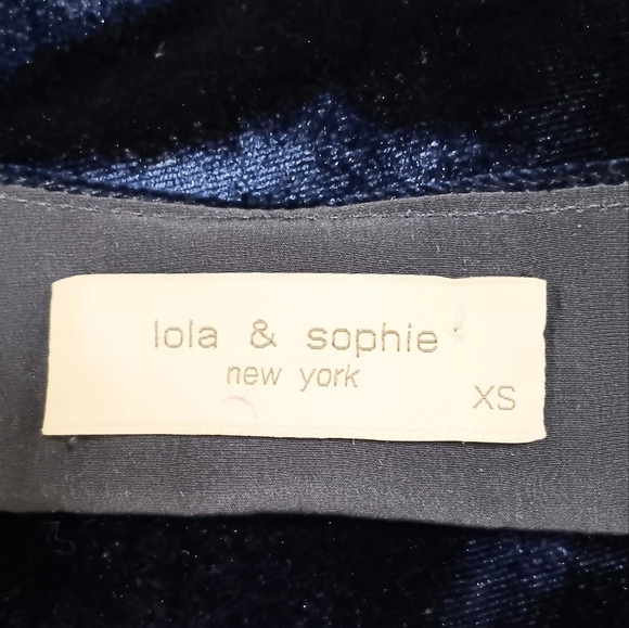 Chic Navy Velvet Women's Blouse - Picture 5 of 6